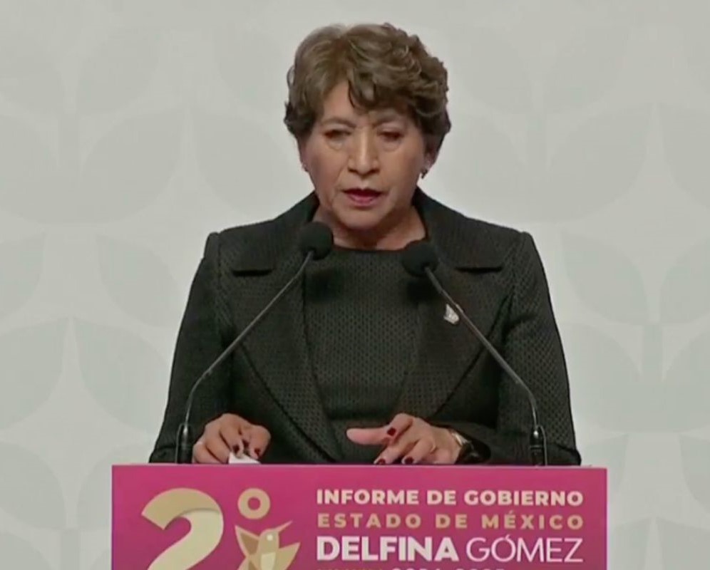La maestra delfina: apenas de “panzaso”