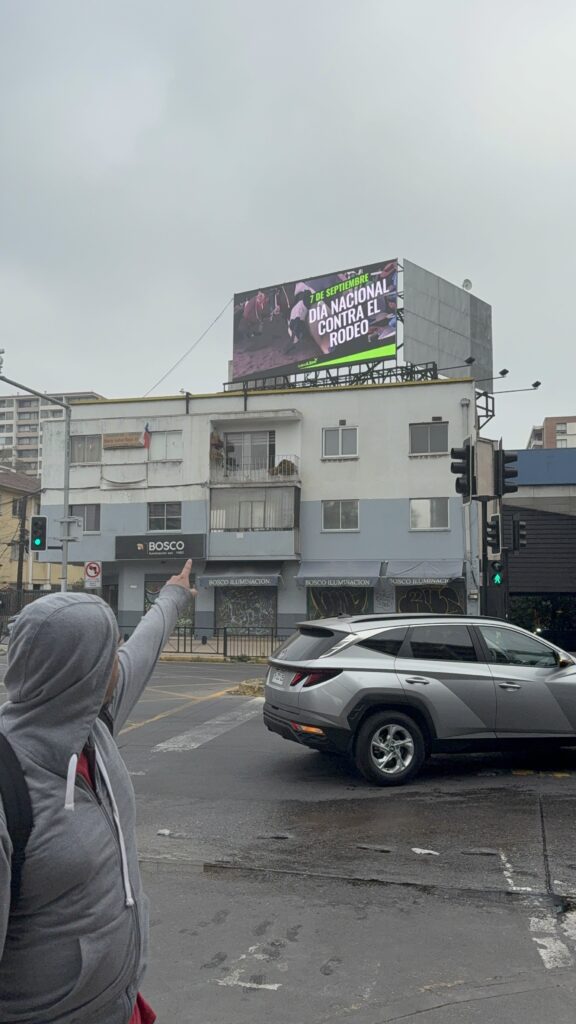 Impactantes anuncios se toman las calles de la capital