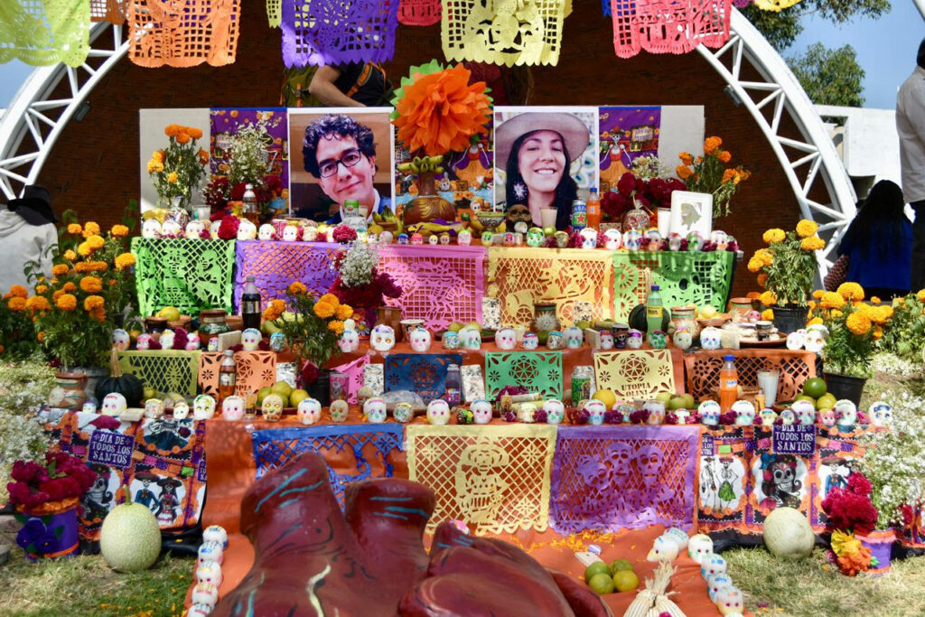 Inaugura Utopía Olini “Procesión”: ofrenda tradicional