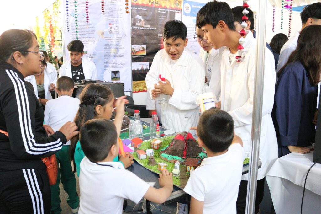 Un simulador de granja en la III Feria Científica Chapingo