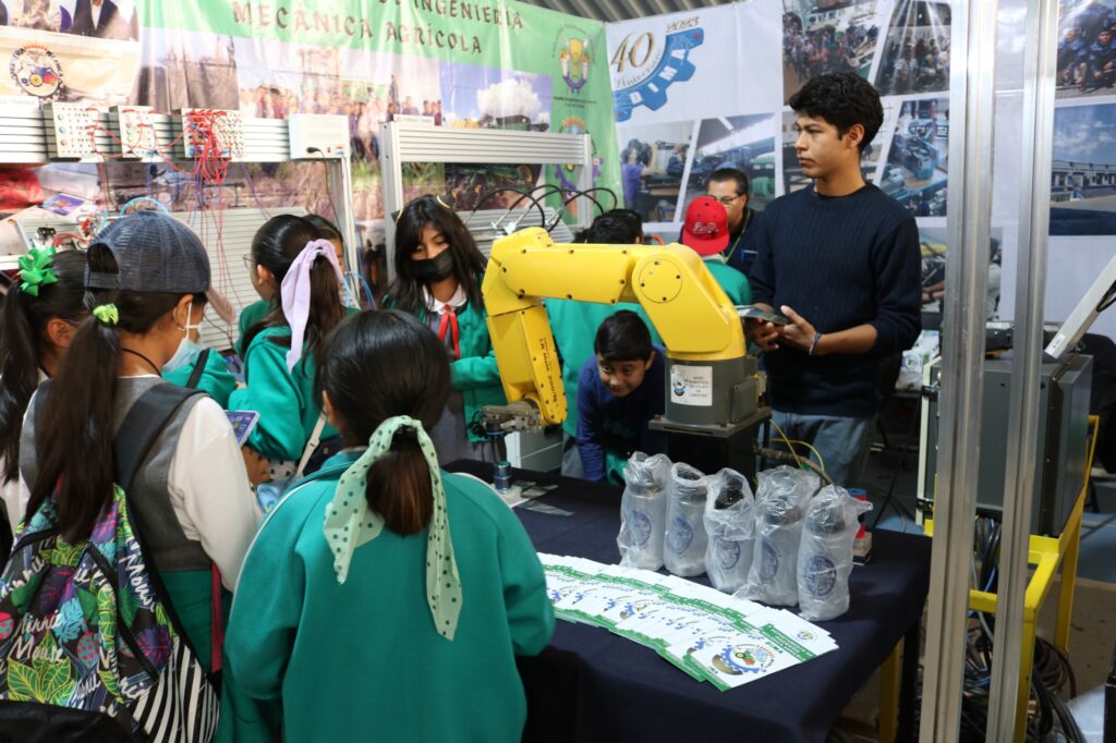 Un simulador de granja en la III Feria Científica Chapingo