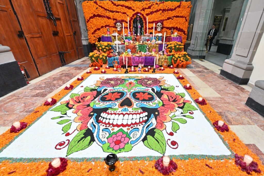 Inaugura Congreso mexiquense ofrenda de Muertos