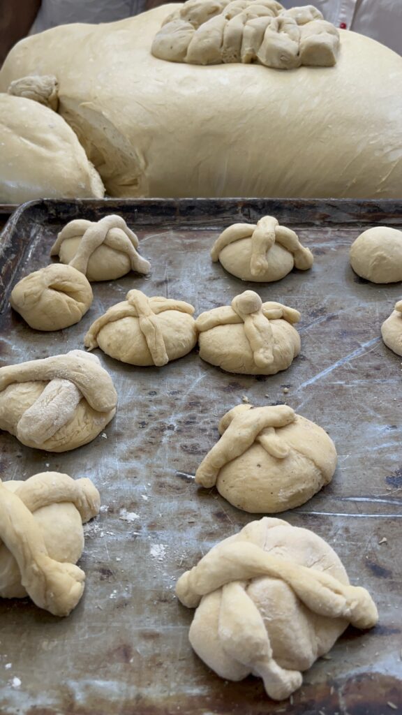 Detrás del Pan de Muerto: tradición y empleo