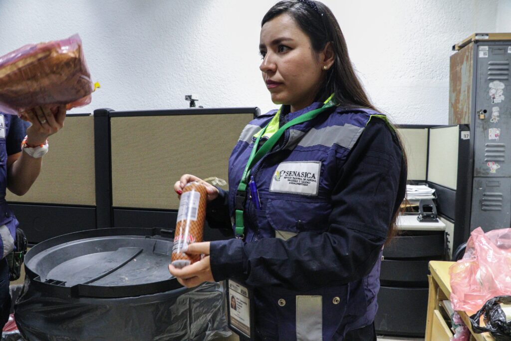 Suspenden importación de productos de cerdo de España