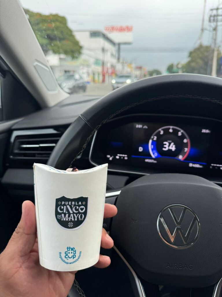 800 mil millones de vasos y tapas desechables