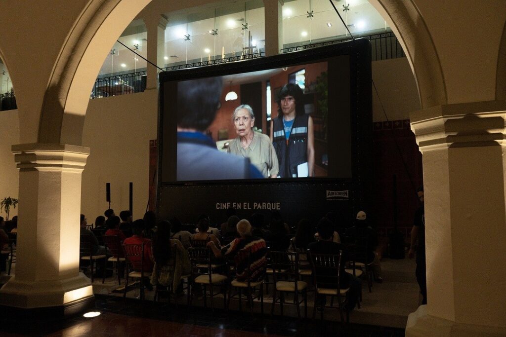 “Cine en el parque”: conexión entre historias