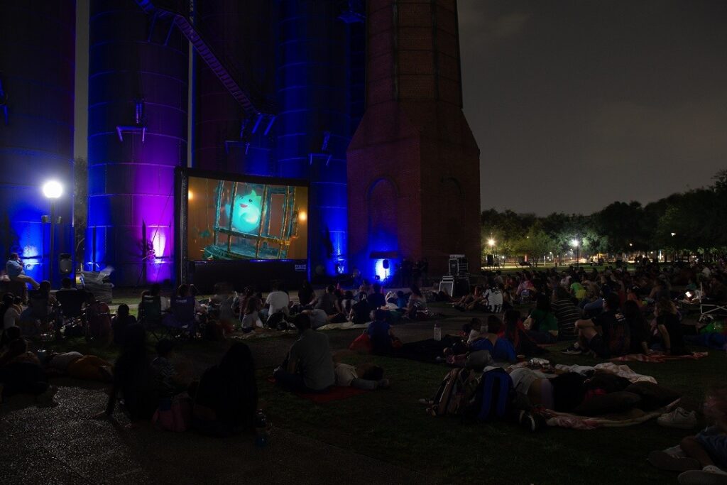 “Cine en el parque”: conexión entre historias