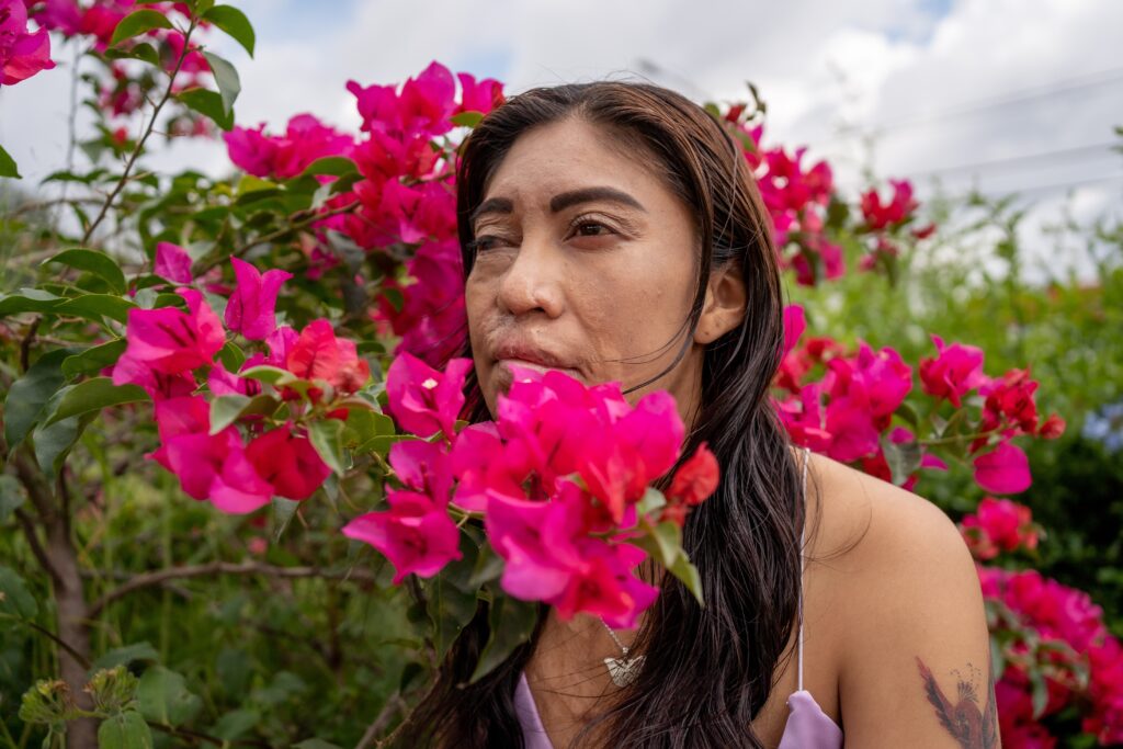 Cicatrices- flores y reflejos. Sanar frente a la violencia