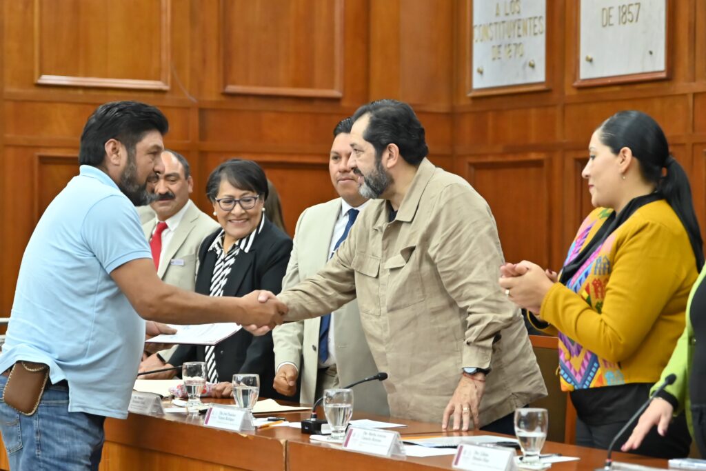 Reconoce Congreso mexiquense a personas albañiles