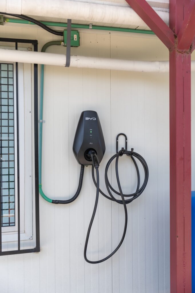 Desarrolla IPN cargadores a base de energía solar