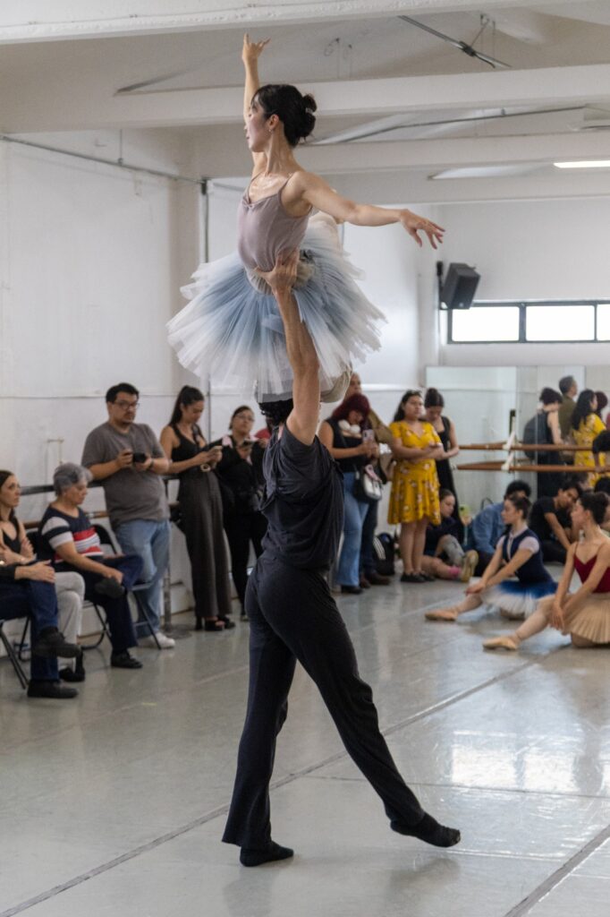 Presentan en el Auditorio Nacional “El Lago de los Cisnes”