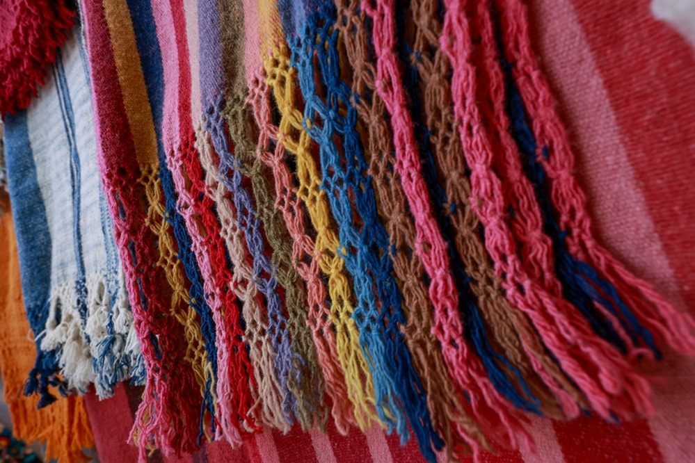 México: un rebozo tejido a mano conserva saberes